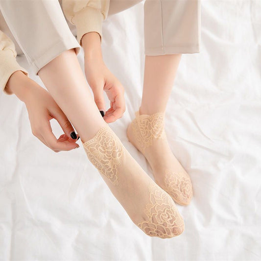 Blonde-rosenmønster-sokker: en feminin stil for enhver anledning
