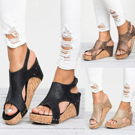 Kilehæl sandaler i chic design - uformell stil